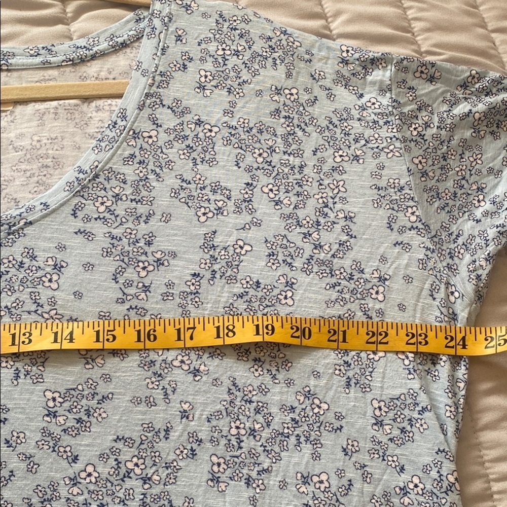 Bundle Gray and Blue Floral Women Tops Size L - Picture 6 of 7